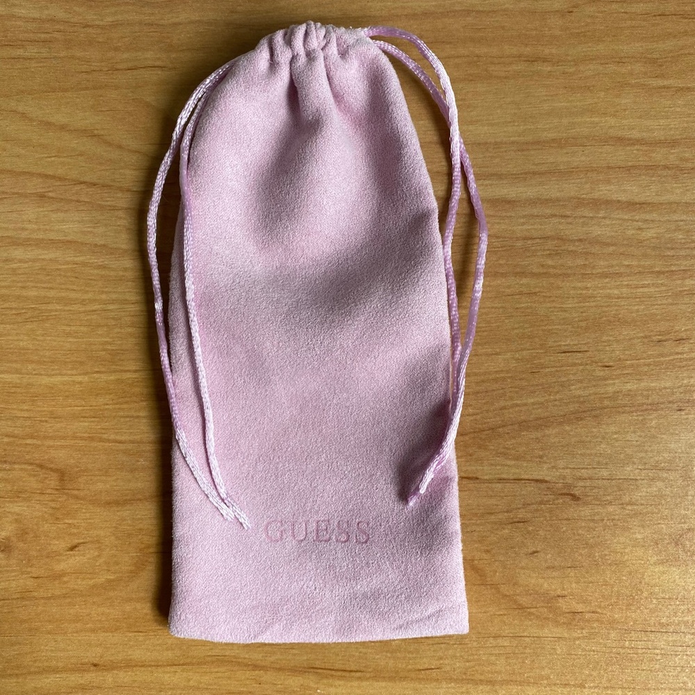 💥3/$25💥 NEW GUESS Soft Pink Sunglasses Case